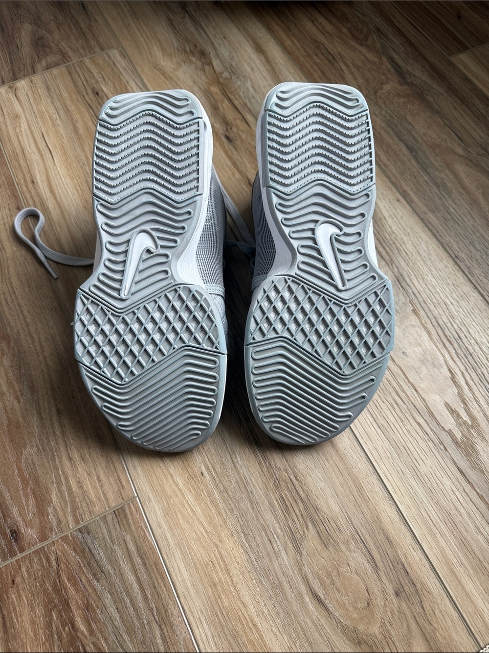 Nike LaBron James Witness 7 High Top Sneakers - Picture 3 of 5